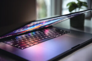 Российские ноутбуки обогнали Dell, HP и Apple: доля на рынке достигла 11,6%