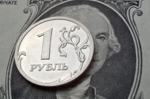 Курс доллара на грани: аналитики прогнозируют рост до 120 рублей