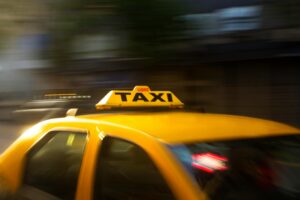 Снегопад удвоил цены на такси в Москве: что советует «Яндекс Go» пассажирам