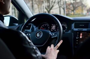 Volkswagen планирует отменить премии для сотрудников с юбилейным стажем работы