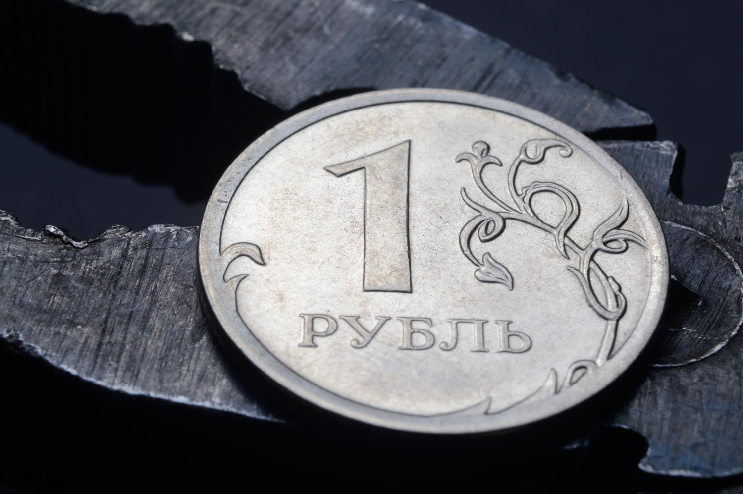 Рубль и валютный рынок: как санкции изменили динамику продаж в ноябре 2024 года