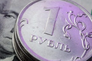 Рубль сдает позиции: курсы валют накануне Нового года