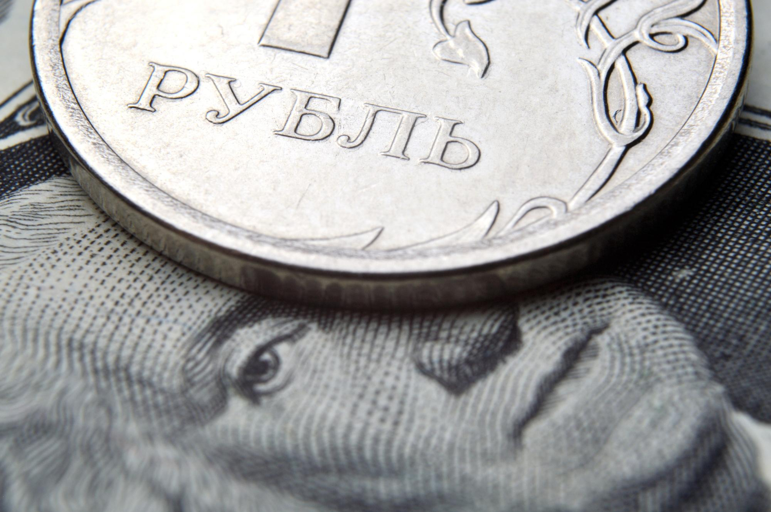 Укрепление рубля временно: эксперт прогнозирует скорое возвращение к ослаблению