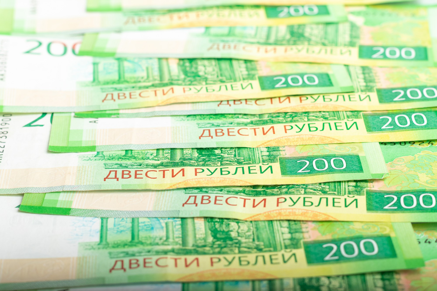 Доллар по 200 рублей: эксперты обсудили риски и пессимистичные прогнозы для рубля