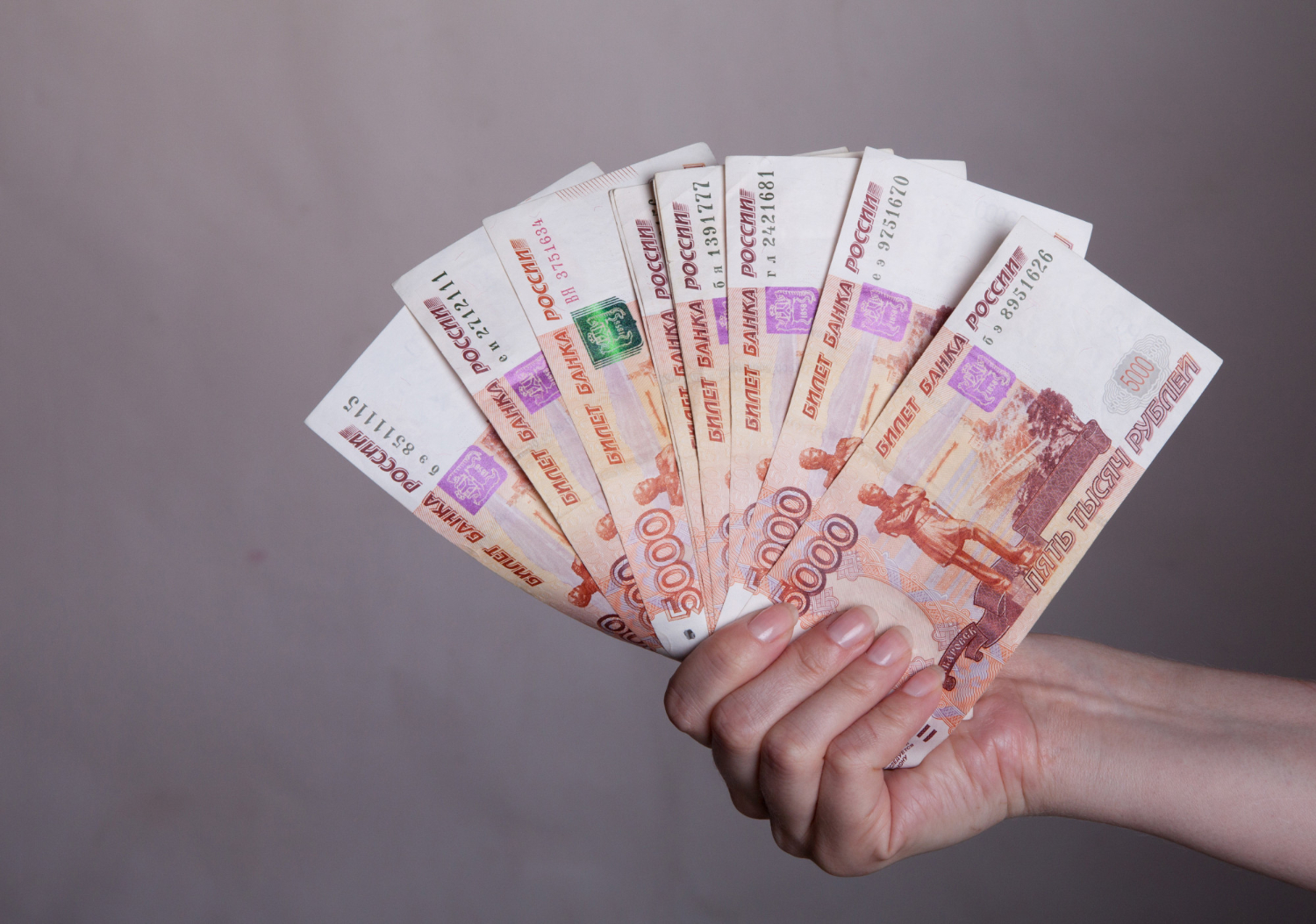 Как выгодно распорядиться годовым бонусом: советы эксперта
