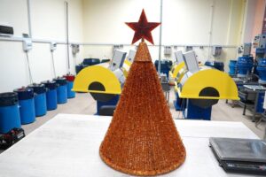 Янтарная елка: шедевр Калининградского комбината высотой 216 см
