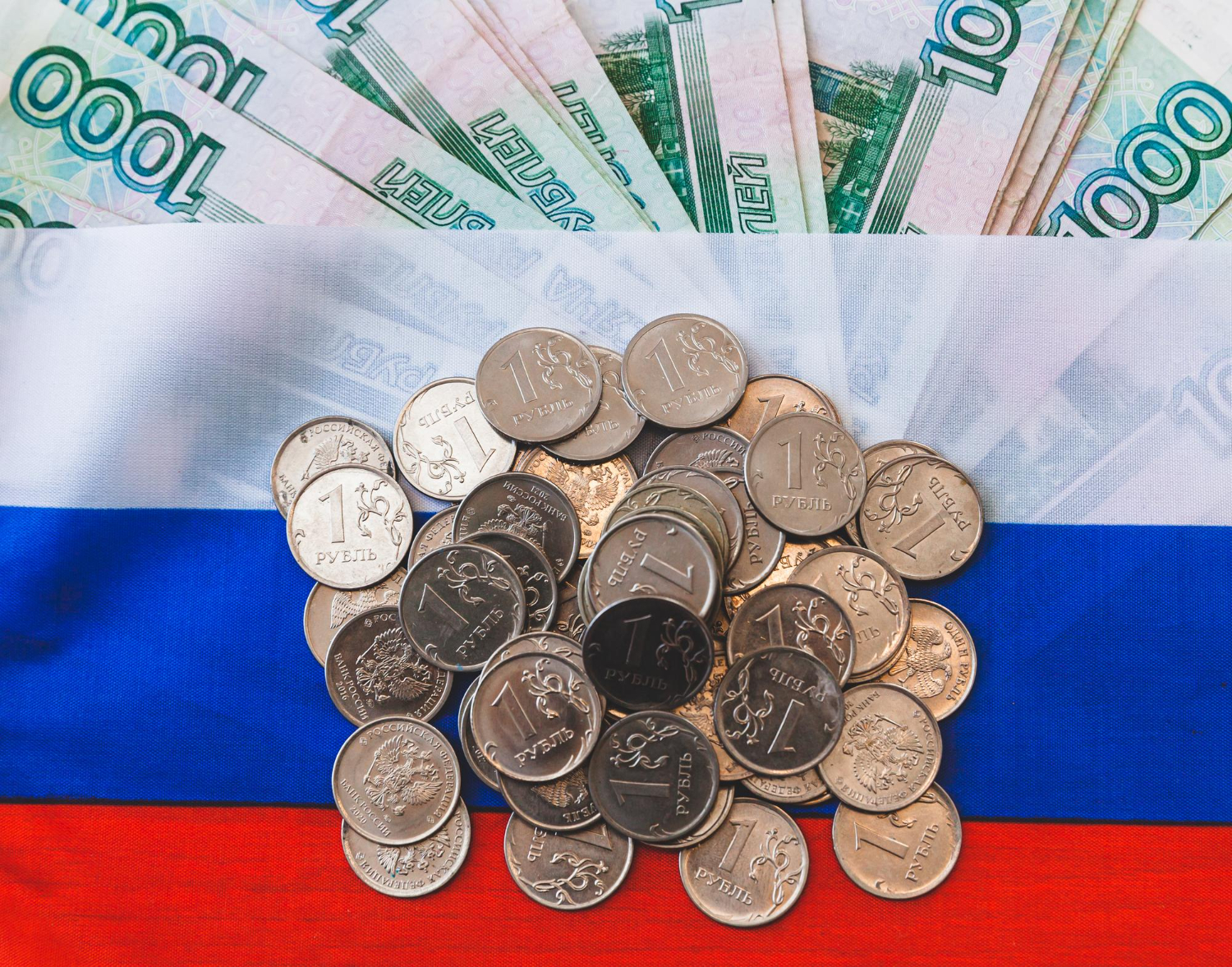 Рубль укрепляется: курс доллара и евро на 28 января