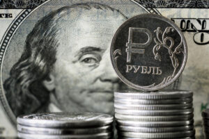 Прогнозы аналитиков: курс доллара и евро в феврале снизится