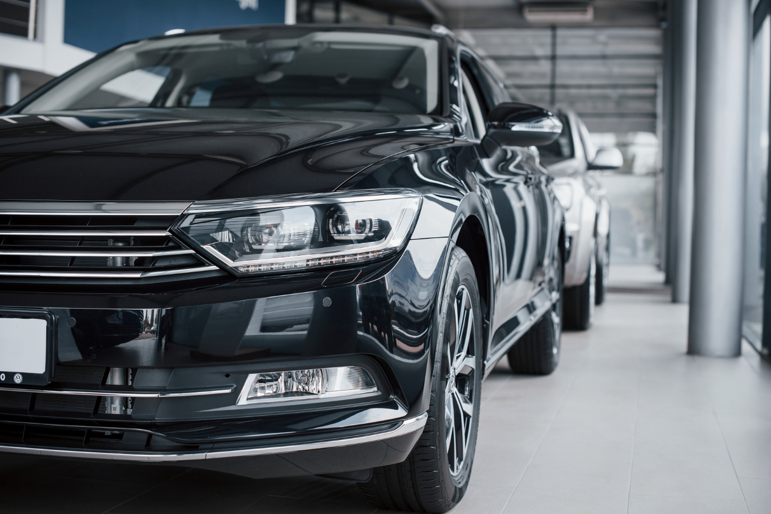 Автомобили в России подорожают на 30–50% в 2025 году: что ожидать покупателям
