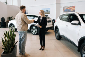 Рост продаж новых автомобилей в России: лидирует Lada