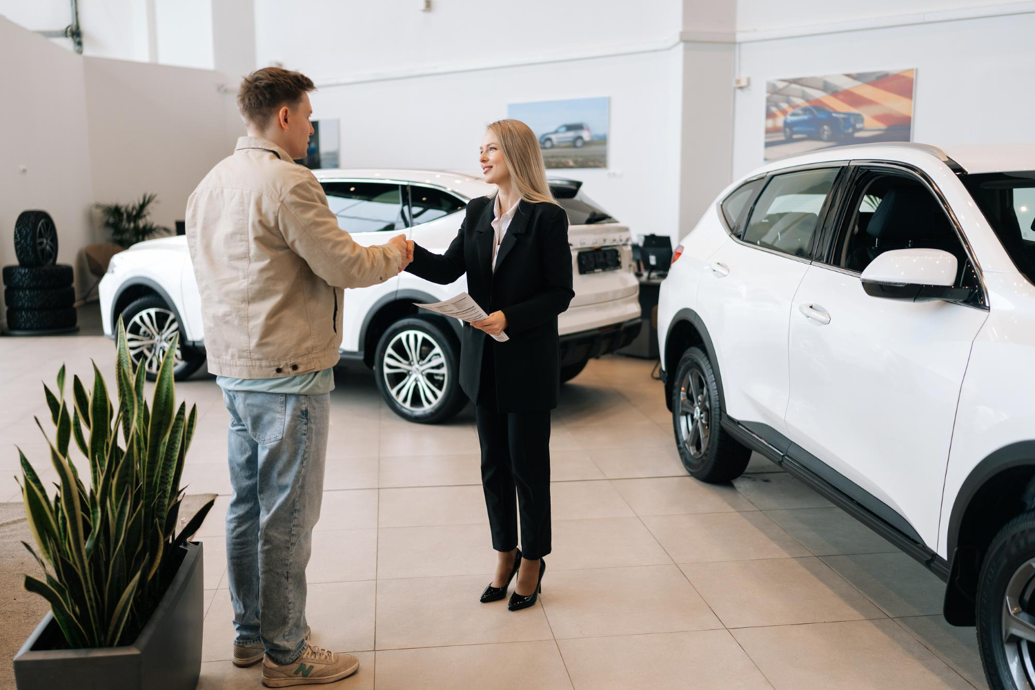 Рост продаж новых автомобилей в России: лидирует Lada