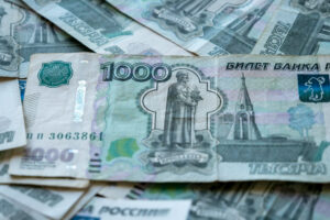 Рубль укрепляется: курс доллара и евро на 1 февраля 2025 года