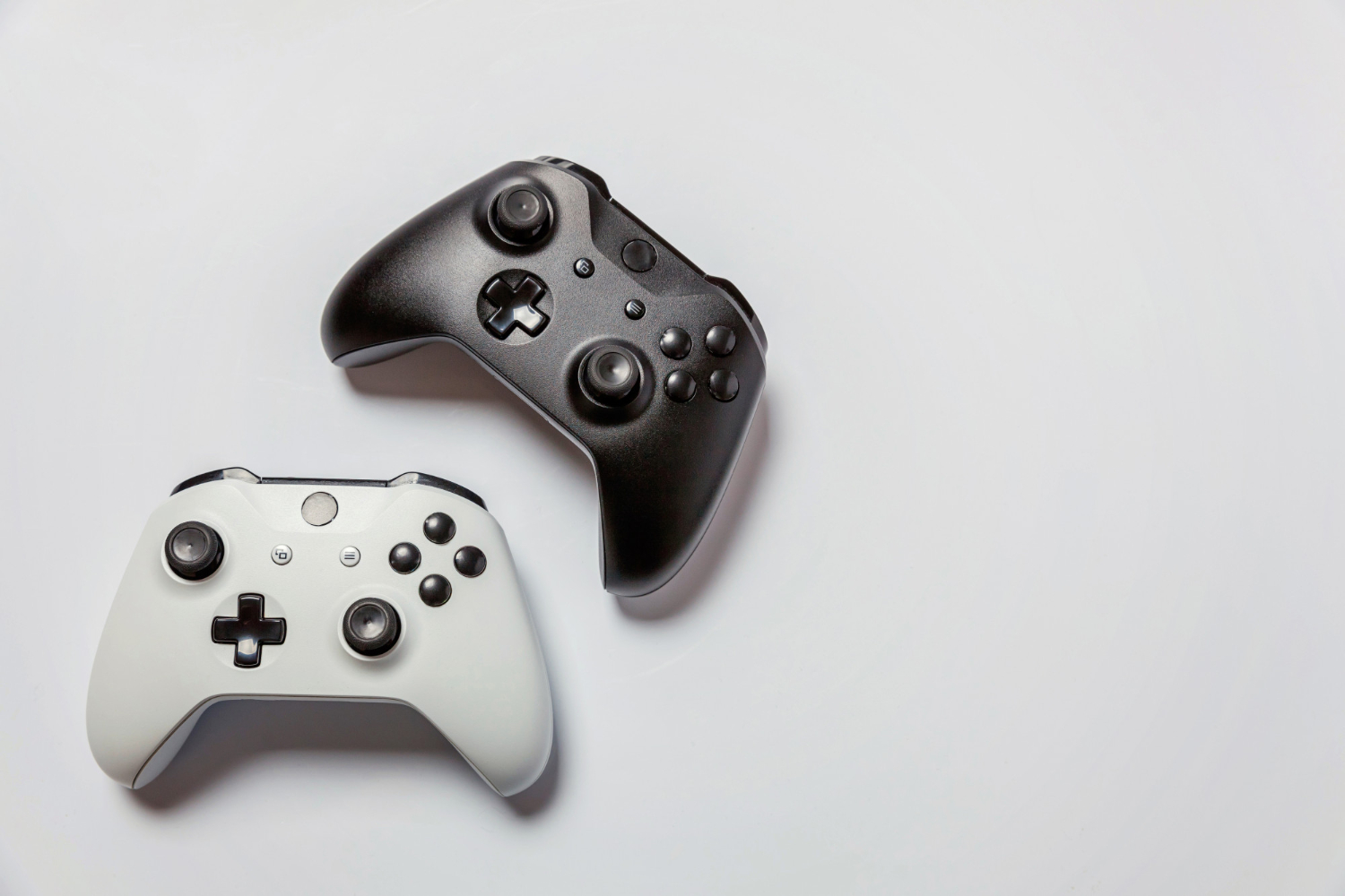 Евросоюз планирует запретить поставки Xbox и PlayStation в Россию в рамках нового пакета санкций