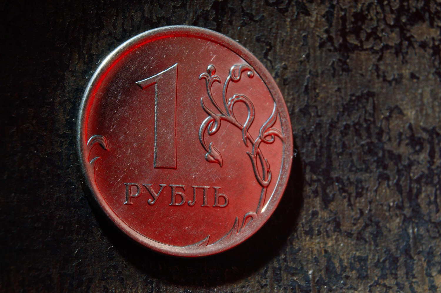 Обесценивание рубля и его влияние на доходность депозитов: что ждать в 2025 году?