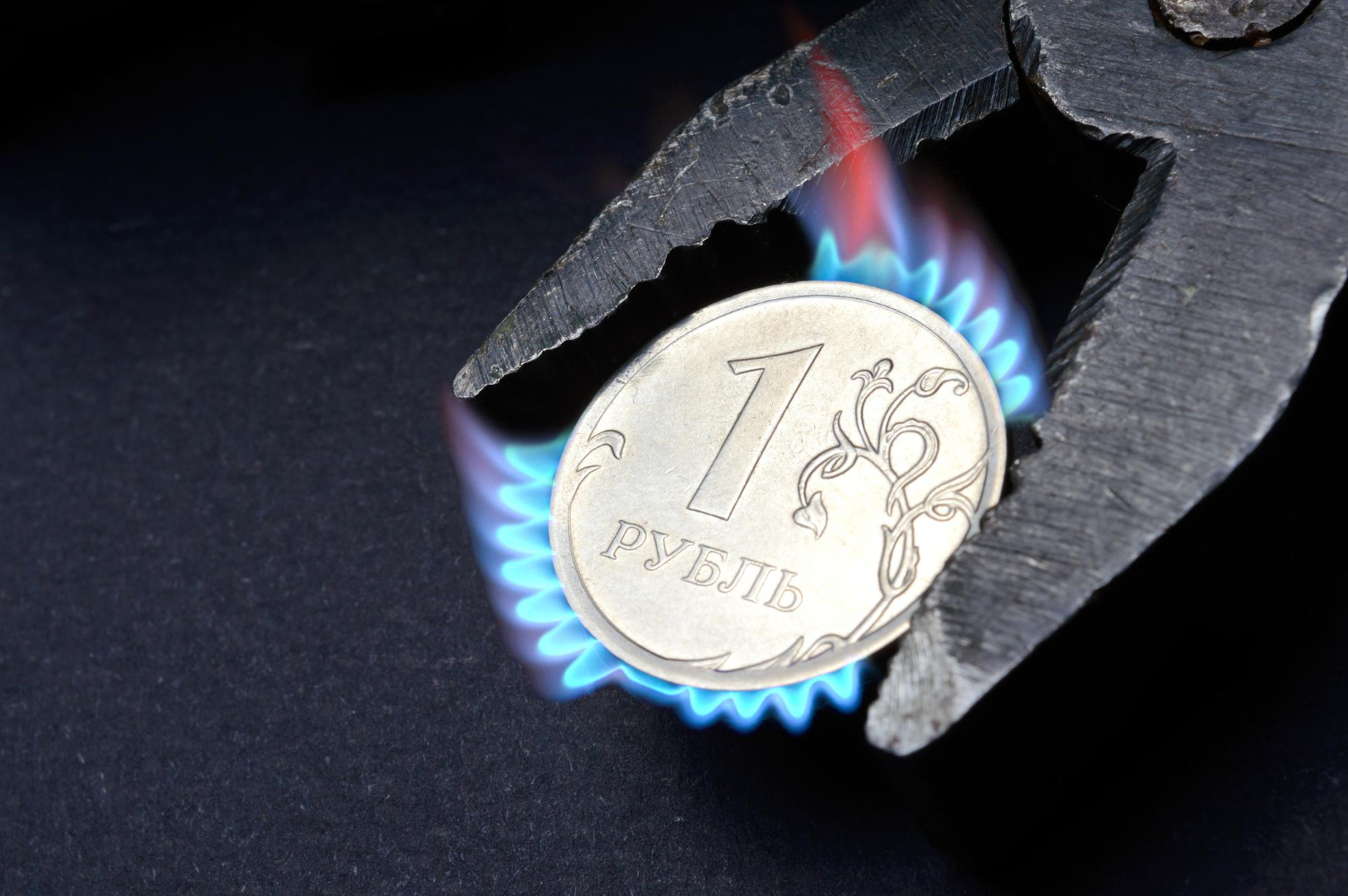 Рубль укрепляется: курсы доллара и евро на 11 января