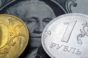 Рубль ослабел: новые курсы доллара и евро от ЦБ