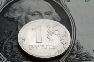 Российский рубль укрепляется: изменения курсов доллара и евро