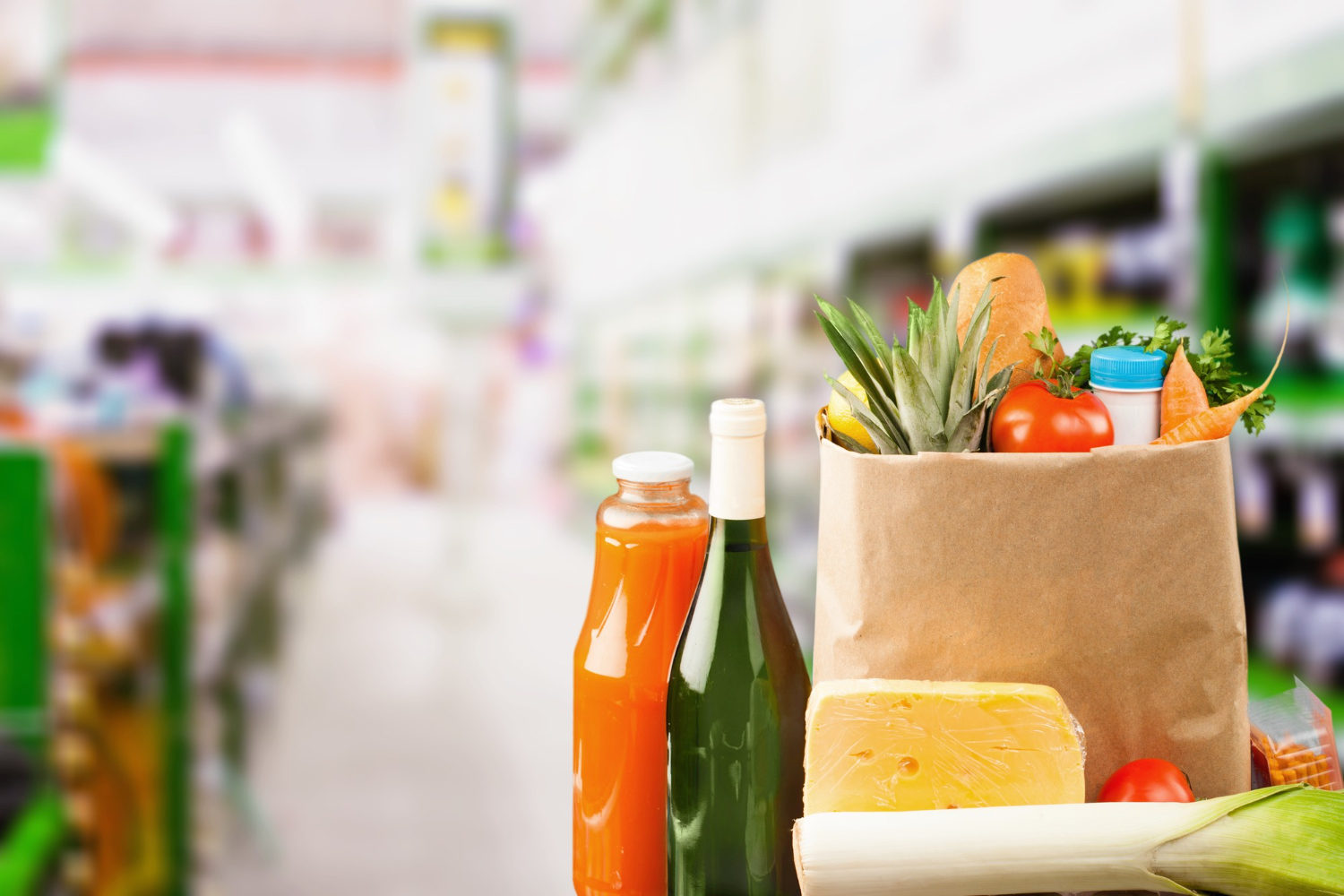 Auchan опроверг слухи о продаже активов и уходе с российского рынка