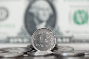 Рубль продолжает укрепляться: новые курсы валют на 15 февраля