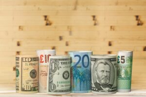 Курс рубля на 25 марта: укрепление к доллару и ослабление к евро