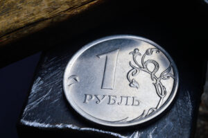 Российский рубль укрепился в феврале 2025 года
