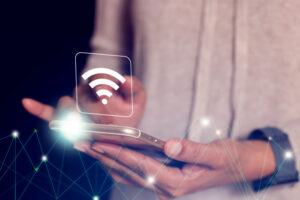 Открытые Wi-Fi и общественные зарядки: потенциальная угроза для смартфонов