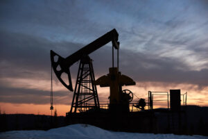 Сырьевые рынки в фазе турбулентности: нефть теряет позиции, золото бьёт рекорды, продовольствие дорожает