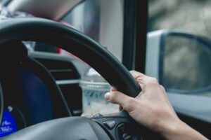 С 1 апреля запрещено управление транспортом с иностранными правами
