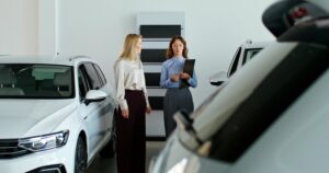 Китайские автосалоны в России: рекордные закрытия на фоне нестабильности рынка