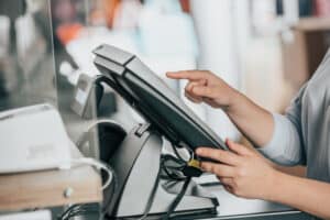 Банки ужесточают правила: отказы по POS-кредитам достигли 90% в Омской области