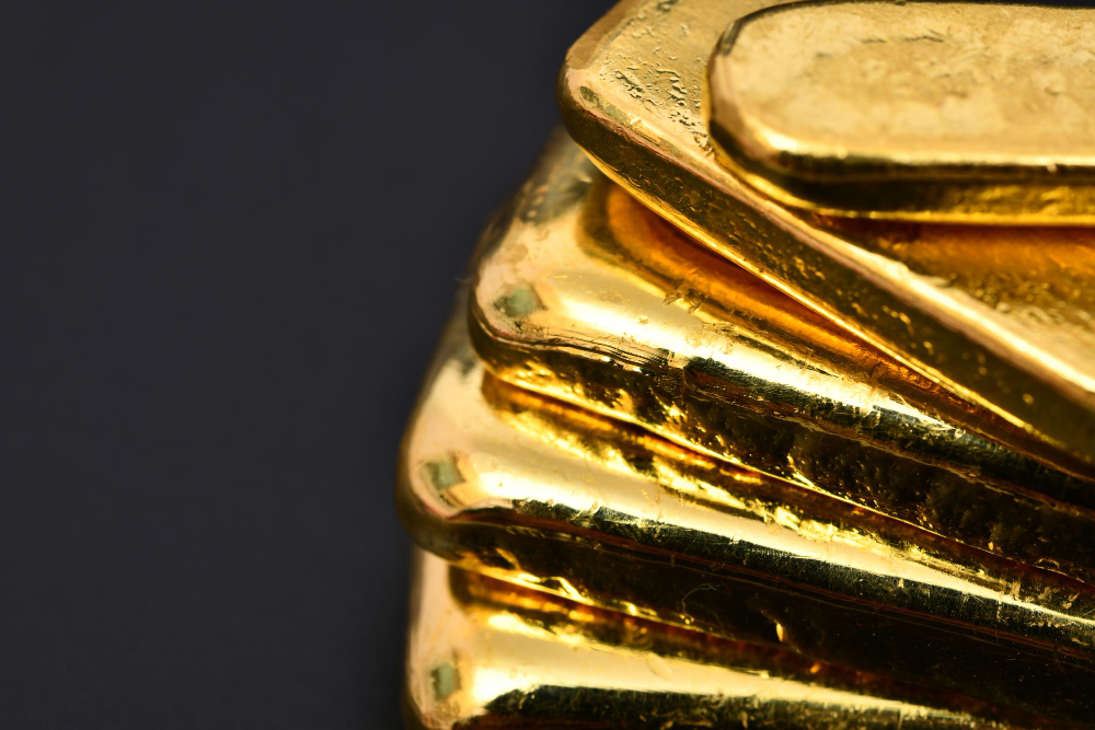 Геополитические факторы и сырьевые рынки: нефть и золото в фокусе инвесторов