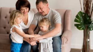Правительство России улучшает пенсионные права родителей-опекунов