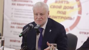 Цифровой удар по кошельку: Миронов требует остановить эксперимент с онлайн-списанием долгов за ЖКУ