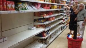 Почти 40% граждан ждут пустых полок в ближайший год
