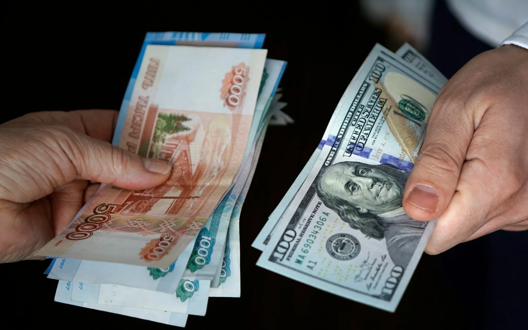 Эксперт СНГ Гриф спрогнозировал курс доллара на июнь 2026 года