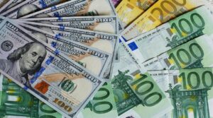 Эксперты зафиксировали рекордный спрос россиян на доллар и евро в мае