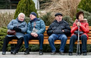 Эксперт Беляев объяснил, когда пенсионеры могут лишиться социальных выплат