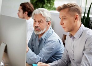 Спрос на возрастных специалистов: 37% фирм готовы брать пенсионеров наравне с молодыми