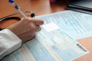 Экономист Балынин подсчитал минимальную выплату по больничному в августе