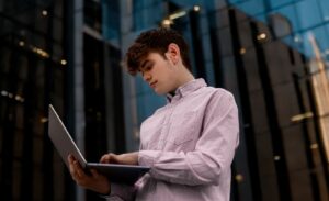 Директор IT-колледжа «Хекслет» Васильев назвал профессии, за которыми будущее