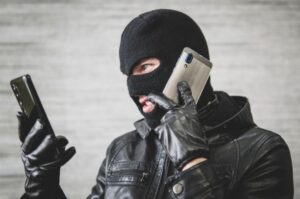 Киберпреступники бьют по СБП: россиян массово атакуют фейками о «подозрительных переводах»