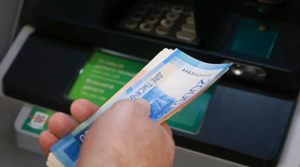 Банки ЕАЭС ввели комиссии за рублевые пополнения карт