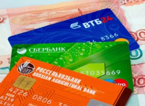 Пластик с привилегиями: почему зарплатные карты выгоднее обычных дебетовых