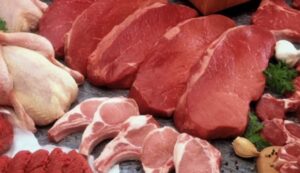 Экономист Холод объяснил аномальное падение цен на мясо и крупы в России