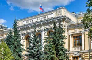 Банк России предупредил о блокировке карт за регулярные переводы от разных лиц