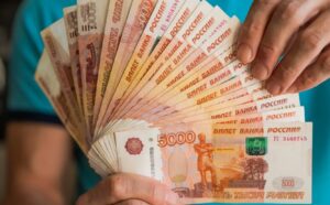 Опрос SuperJob выявил секрет высокой зарплаты: скорость включения в работу