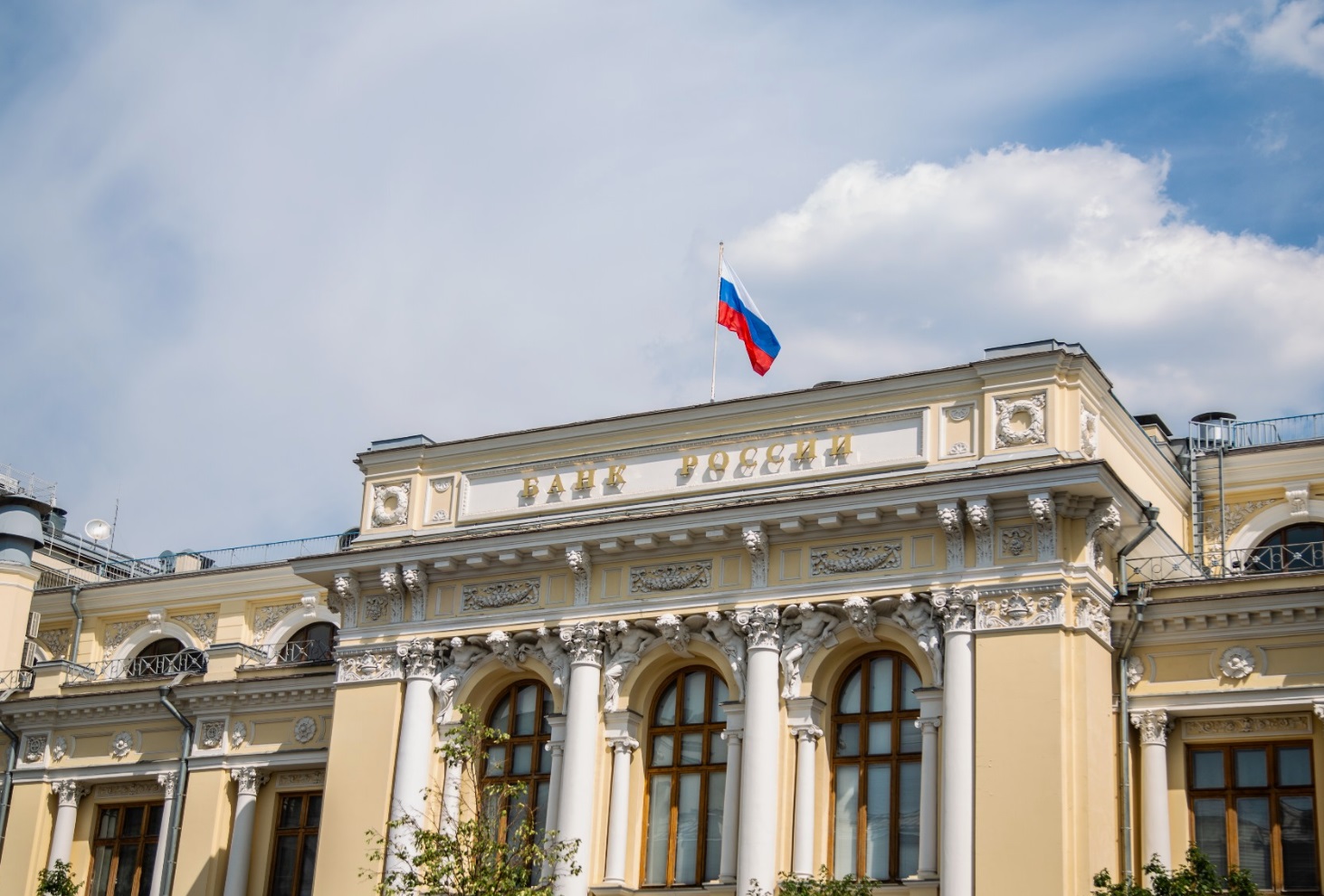 Равные условия для всех: почему ЦБ требует запретить наценку за рассрочку на жилье
