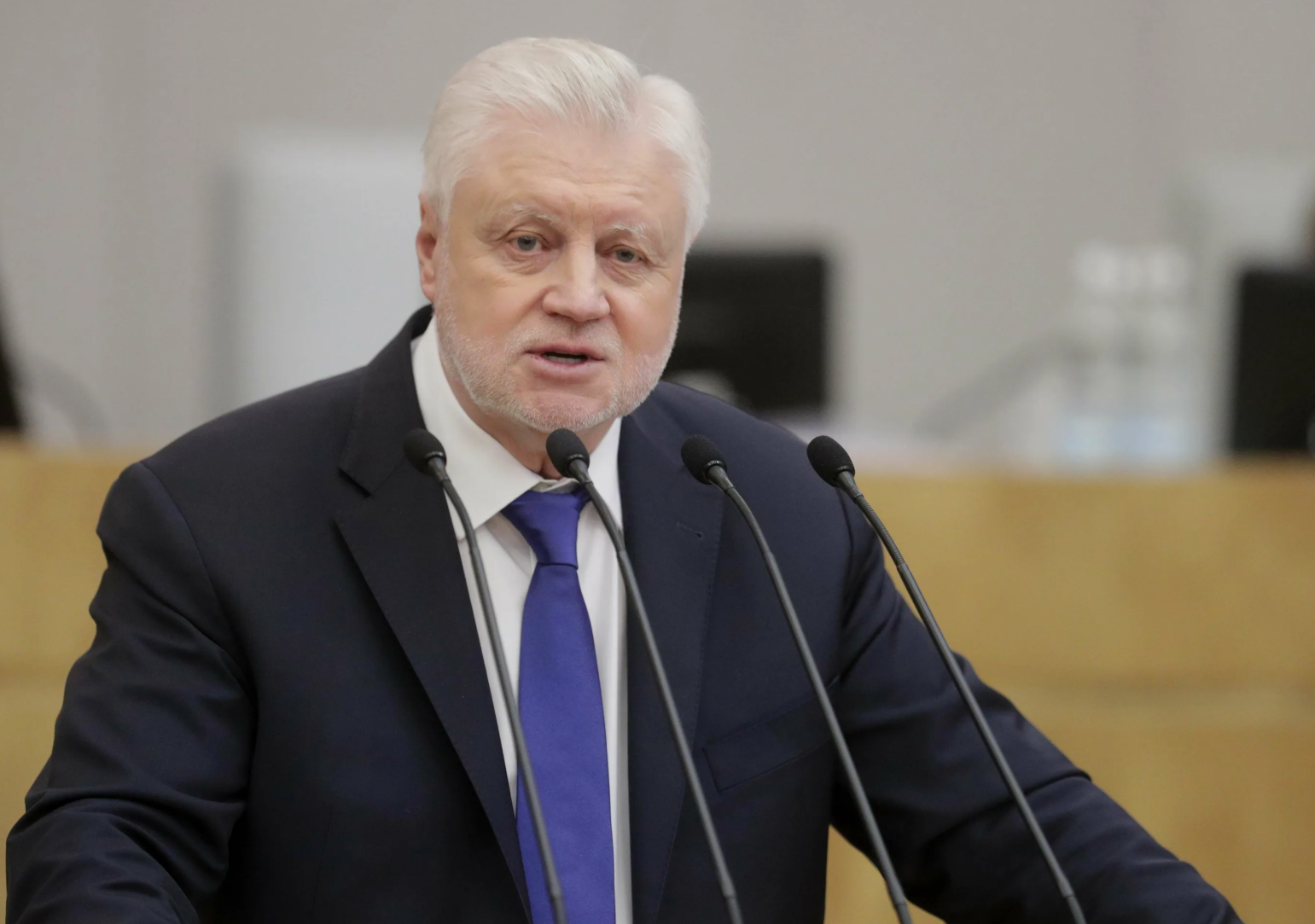 Депутат Миронов потребовал отменить банковские комиссии для россиян