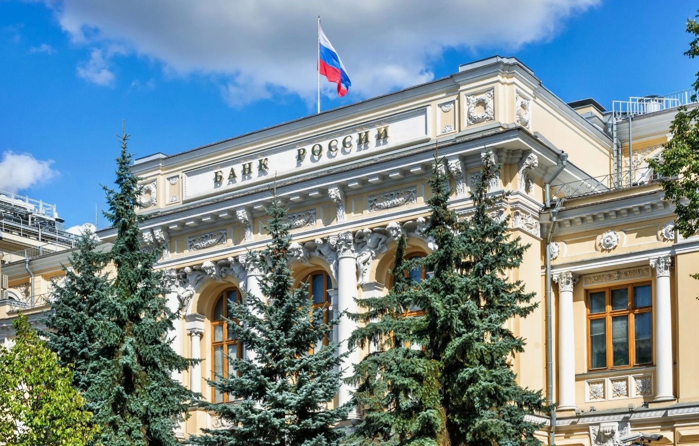 Буря в финансовом стакане: что спровоцировало рекордный всплеск жалоб в ЦБ