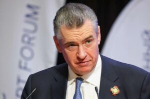 Слуцкий предложил направить сверхприбыль банков на борьбу с бедностью